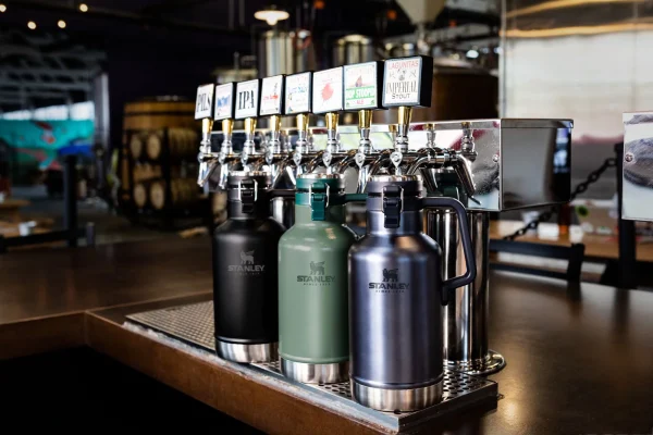 فلاسک استنلی مدل Growler ظرفیت 2 لیتر